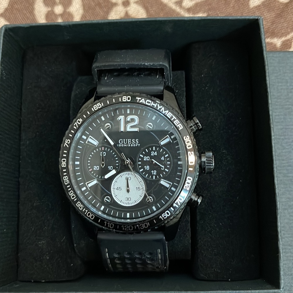 Authentic Guess Mens Watch - Picture 2 of 3